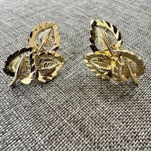 Sarah Coventry Vintage Signed Gold-tone Triple Leaf Screw Back Clip Earr…